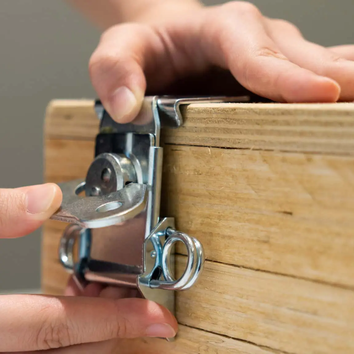 Twist Latch with extra lock M805 (1)f9o